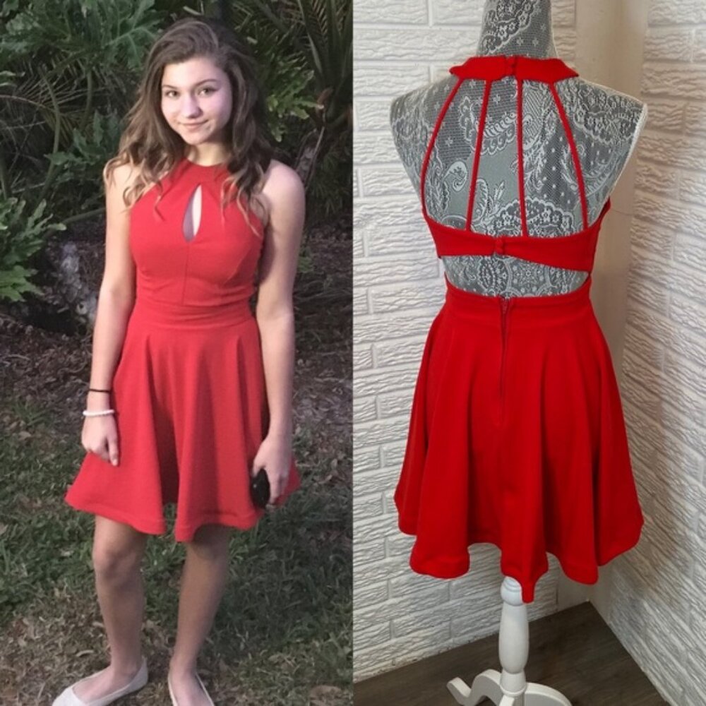 Clear Out‼️ Red Keyhole Front Dress